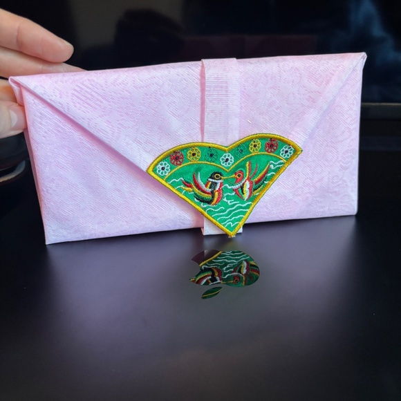 Korean Money Holder with Bird Design in Pink - Picture 2 of 4